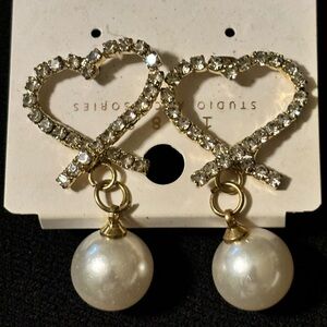 Beautiful pair of 1989 Studio Accessories Faux Earl and Rhinestones